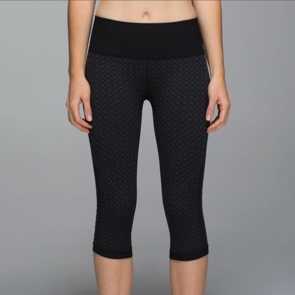 lululemon athletica Pants - Lululemon In the Flow Crop Geometric Leggings